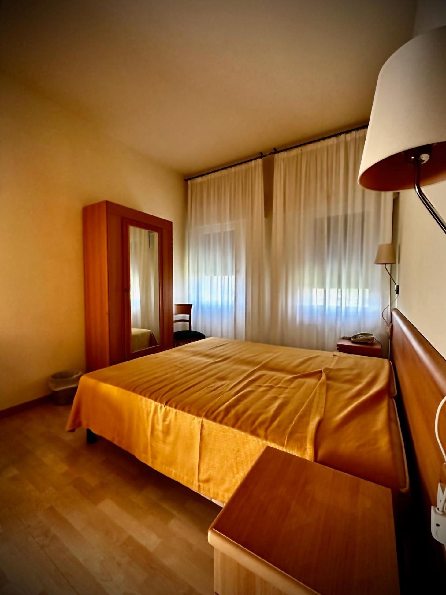 Hotel Ponte Molo Porto Tolle Buitenkant foto