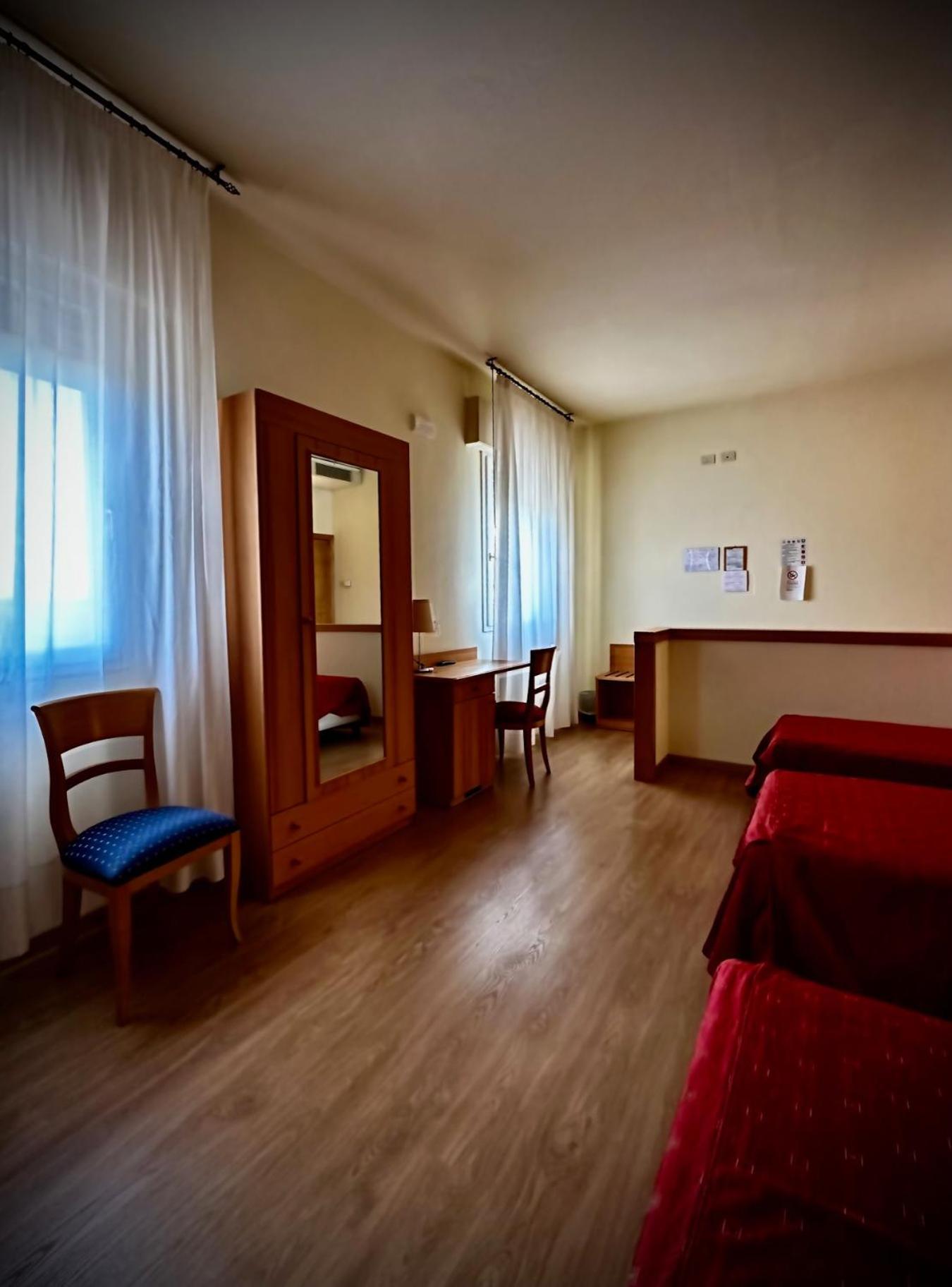 Hotel Ponte Molo Porto Tolle Buitenkant foto