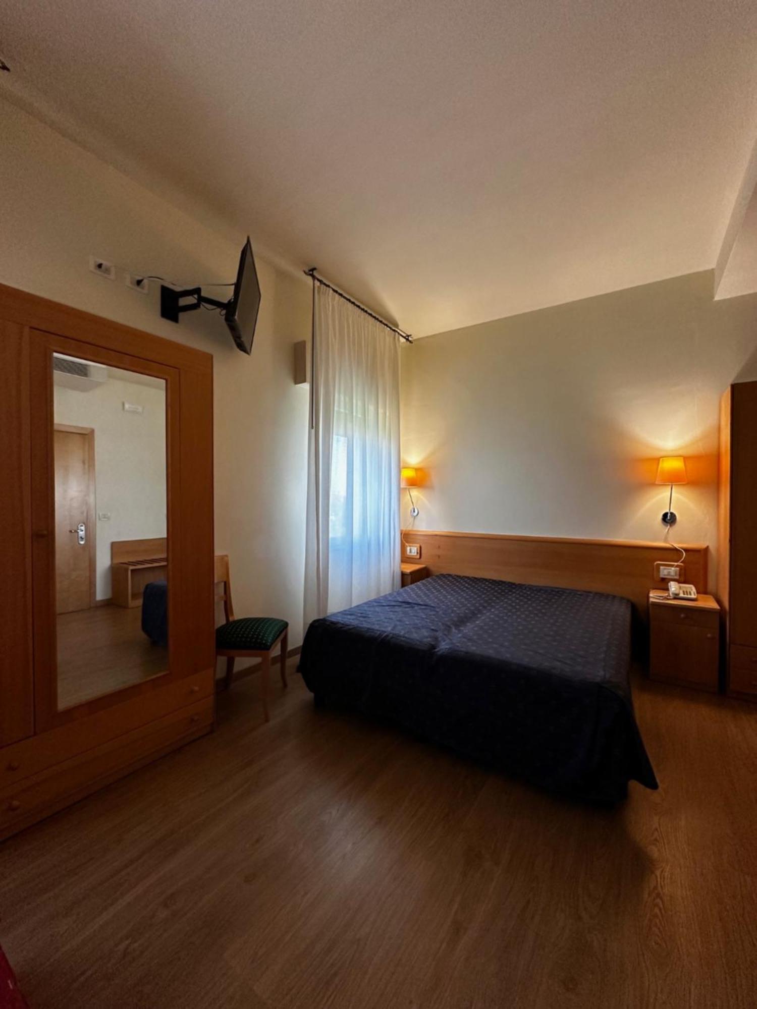 Hotel Ponte Molo Porto Tolle Buitenkant foto