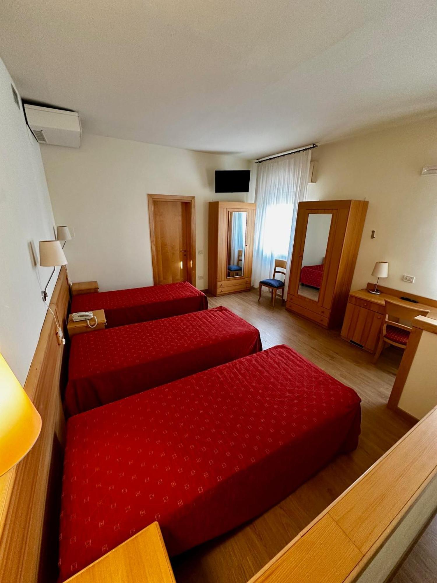 Hotel Ponte Molo Porto Tolle Buitenkant foto