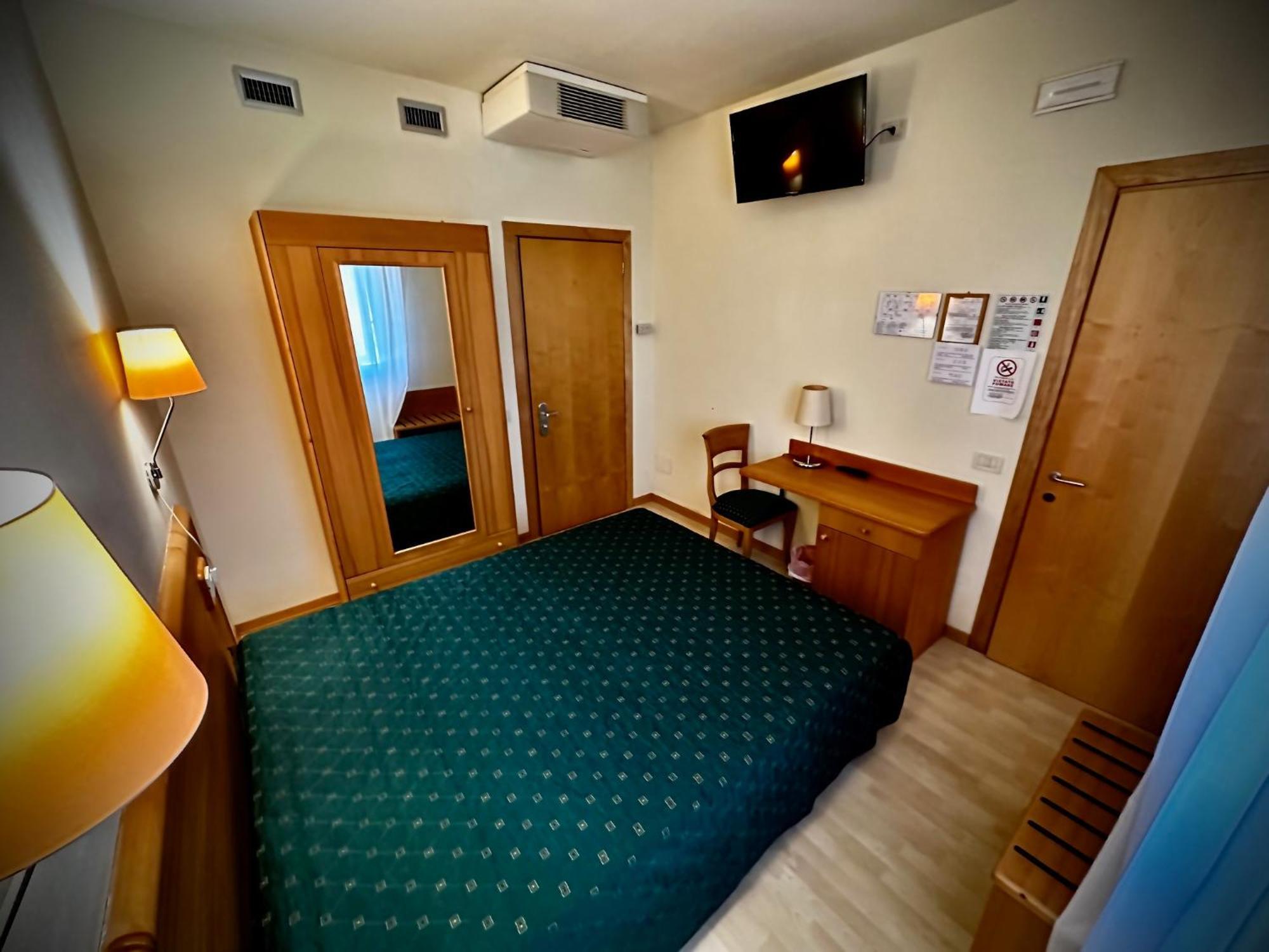 Hotel Ponte Molo Porto Tolle Buitenkant foto