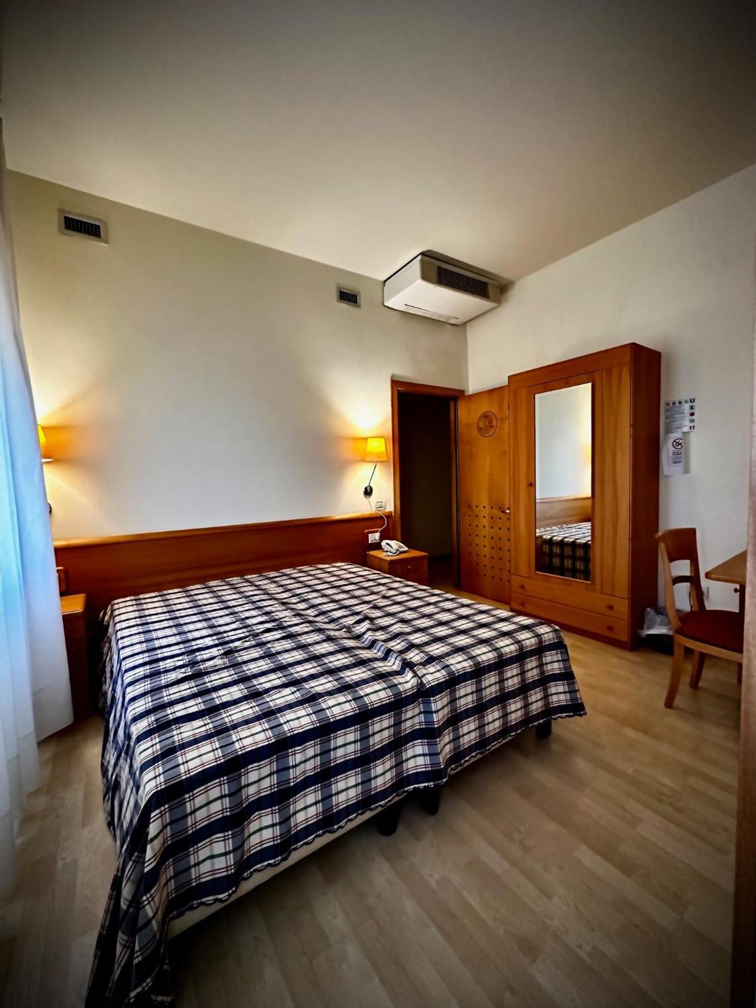 Hotel Ponte Molo Porto Tolle Buitenkant foto