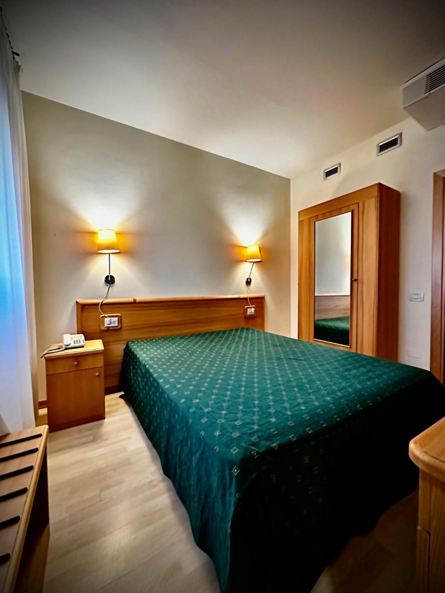 Hotel Ponte Molo Porto Tolle Buitenkant foto