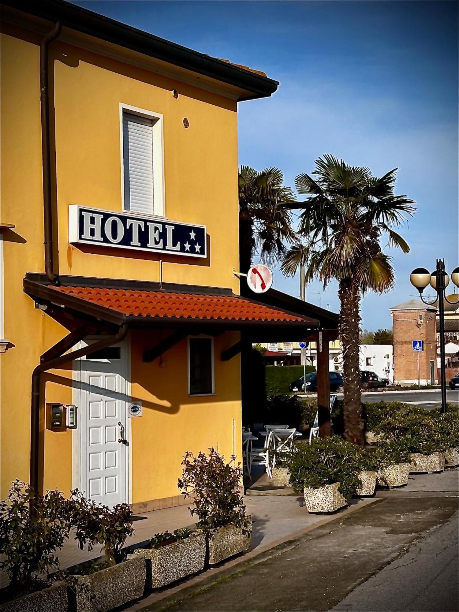 Hotel Ponte Molo Porto Tolle Buitenkant foto