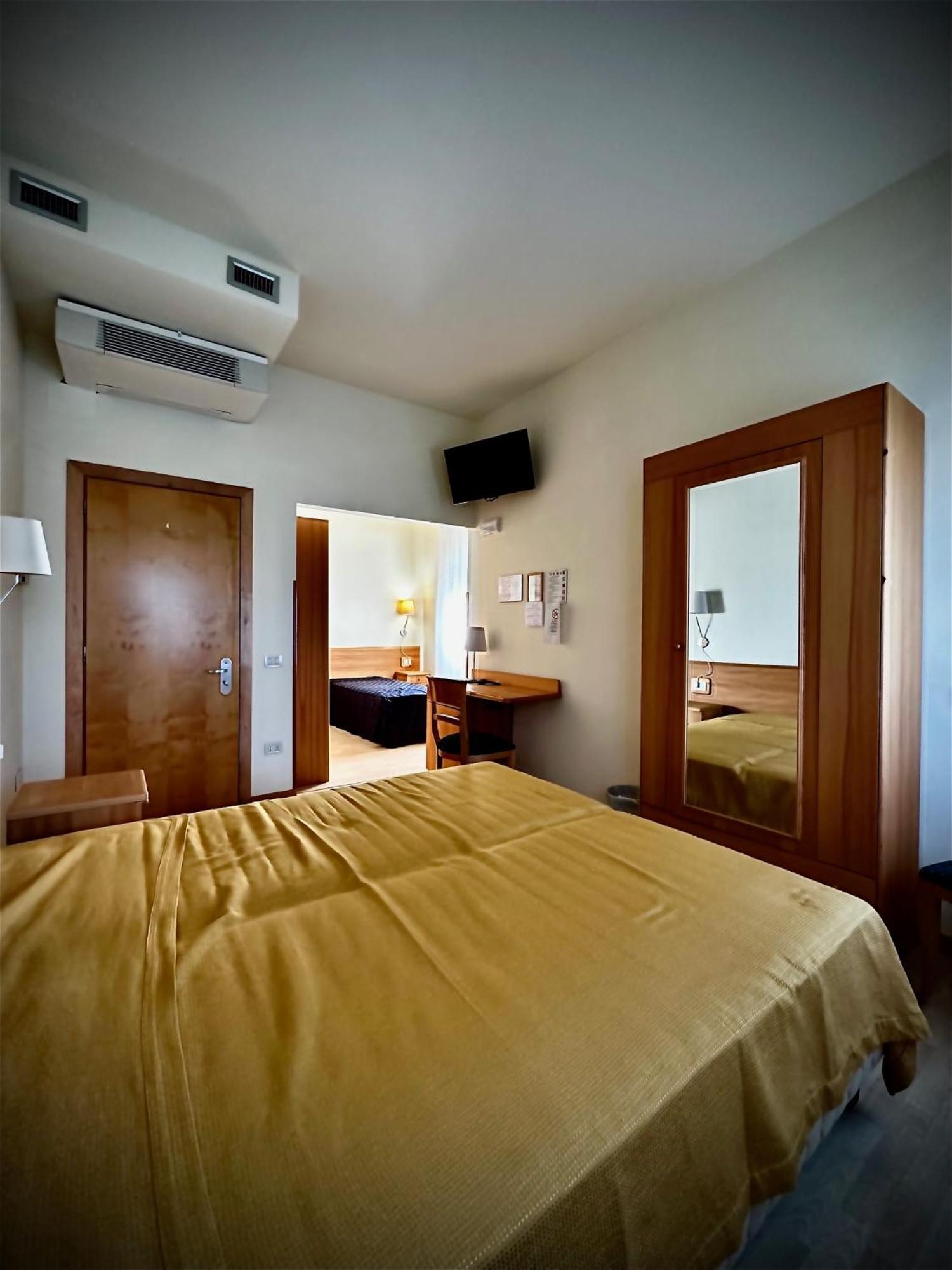 Hotel Ponte Molo Porto Tolle Buitenkant foto